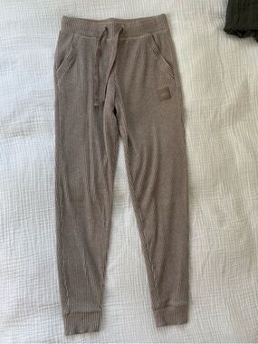 Alo yoga muse sweatpants S gravel heather taupe ribbed